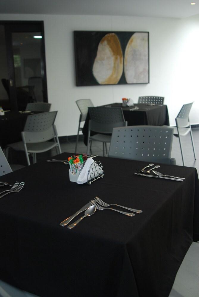 Cyan Suites Poblado By Mde Bnb Medellin Luaran gambar