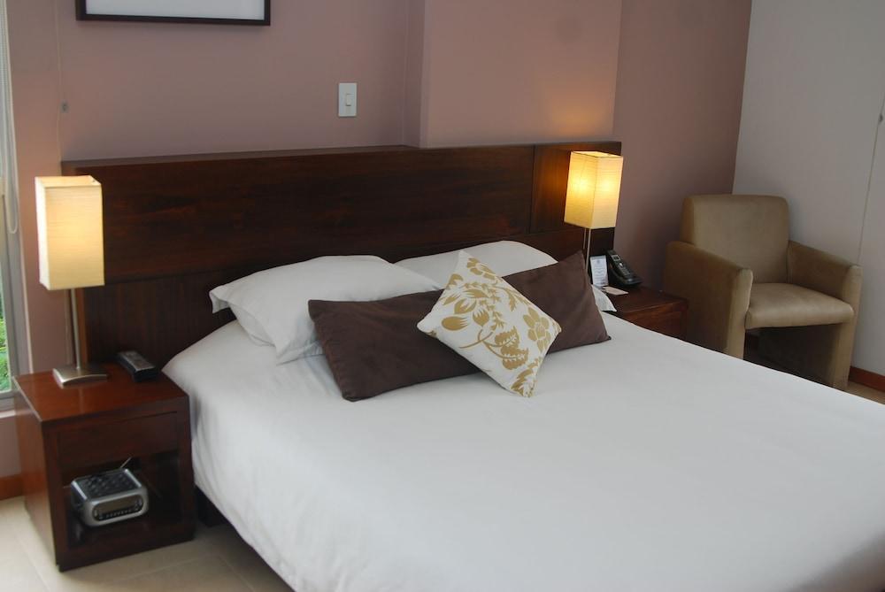 Cyan Suites Poblado By Mde Bnb Medellin Luaran gambar