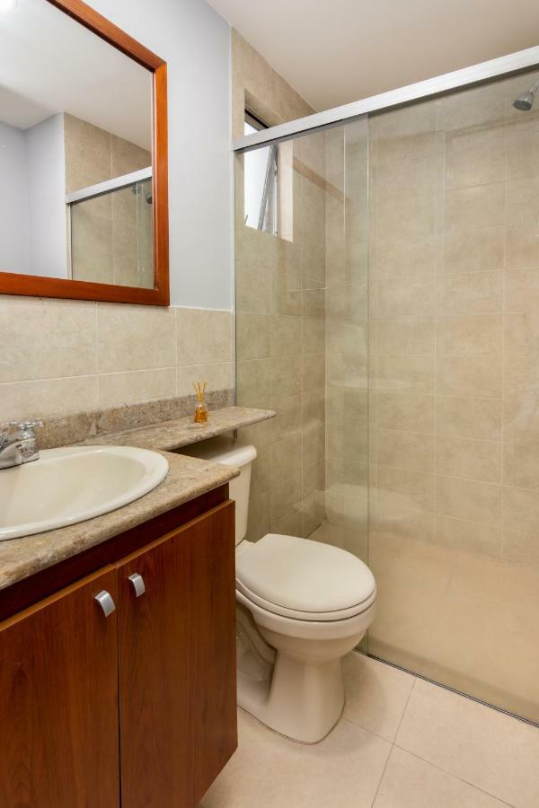 Cyan Suites Poblado By Mde Bnb Medellin Luaran gambar